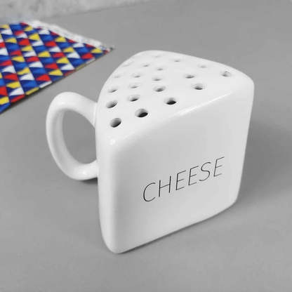 Galheteiro de Porcelana com Porta Queijo Ralado