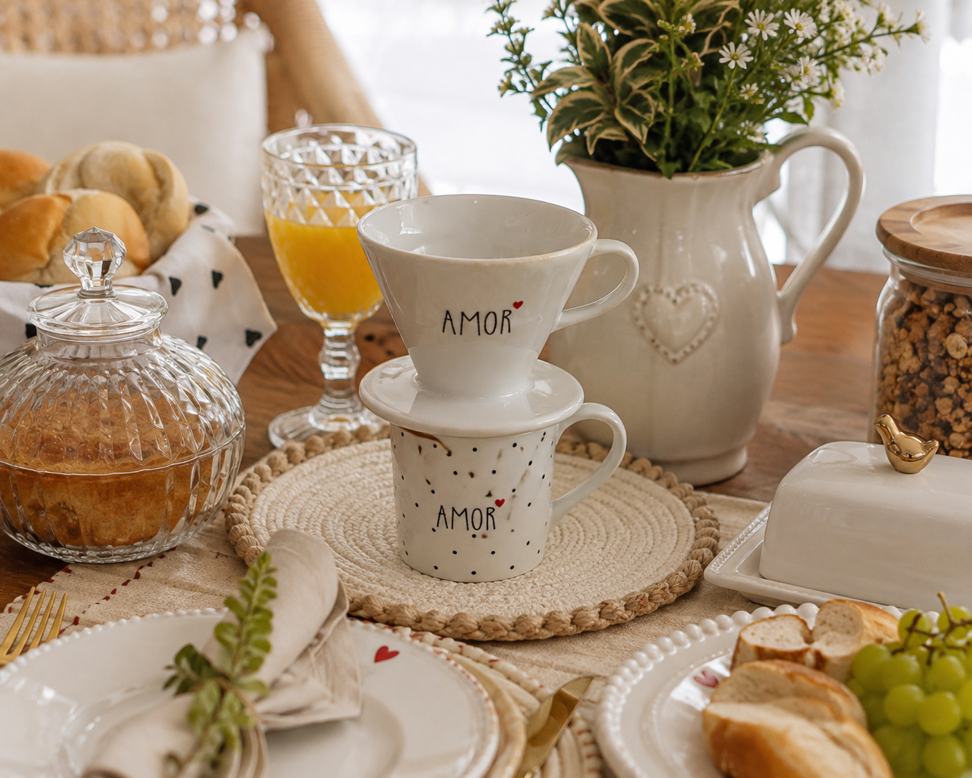 Caneca com Coador de Café em Porcelana 300ml